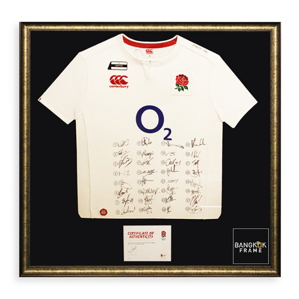 กรอบรูปโชร์เสื้อขาวพร้อมลายเซ็นนักร้องที่ชอบ